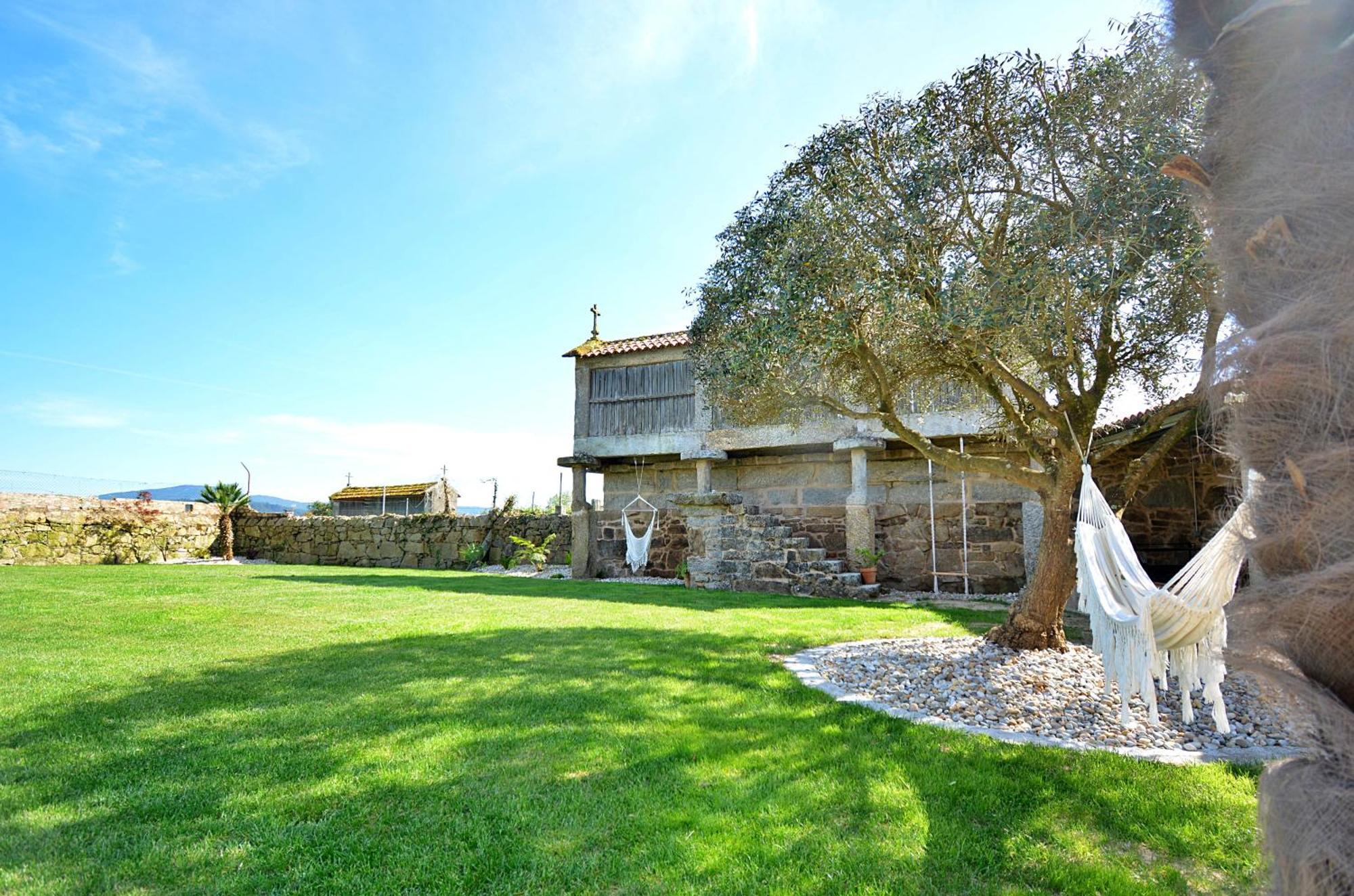 Galihost - Casa Con Enorme Jardin En Cambados Villa Exterior photo